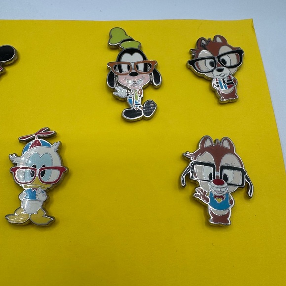 Disney Character Enamel Pin Set of 7 nerds characters wearing eye glasses - Picture 4 of 4